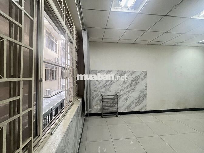 Phòng 25m2 giá 4tr. Đường Bà Triệu - Nguyễn Kim Quận 5 có cửa sổ trời