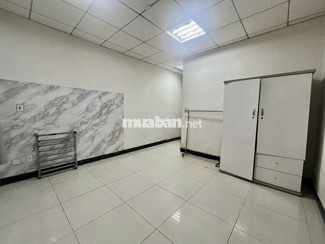 Phòng 25m2 giá 4tr. Đường Bà Triệu - Nguyễn Kim Quận 5 có cửa sổ trời