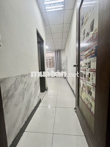 Phòng 25m2 giá 4tr. Đường Bà Triệu - Nguyễn Kim Quận 5 có cửa sổ trời