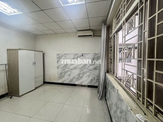 Phòng 25m2 giá 4tr. Đường Bà Triệu - Nguyễn Kim Quận 5 có cửa sổ trời