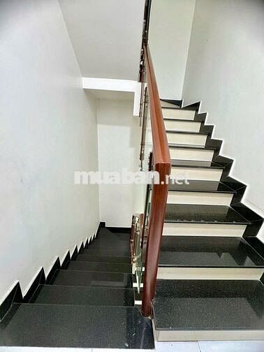 Nhà hẻm xe hơi, 3 lầu, 5 phòng, 4toilet, 1 phòng giặt