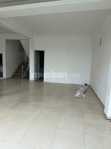 Cho thuê nhà 6 tầng,hợp nhiều mô hình kinh doanh,măt đường171 Cầu Diễn