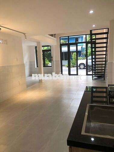 Nhà Phan Huy Chú đối diện công viên Bùi Thị Xuân, mặt tiền hiếm 6m