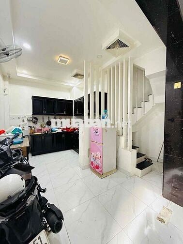 NHÀ 5 TẦNG 5M X 4 M SÁT HẺM XE HƠI  HUỲNH VĂN BÁNH PHÚ NHUẬN 3,5 TỶ.