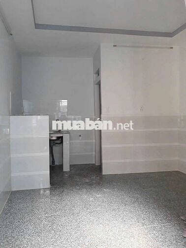 1 pn , 2 wc , có ban công 4tr/tháng , cọc 1 tháng