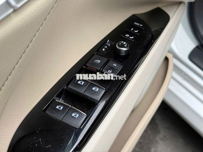 CAMRY 2.5Q 2019 - TRẮNG NGỌC TRAI - HỖ TRỢ BANK