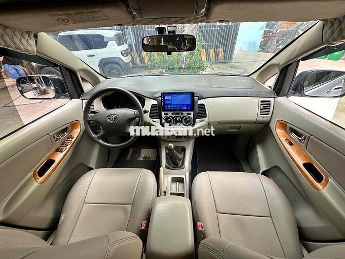 Toyota Innova 2.0G 2009 Số sàn Bạc