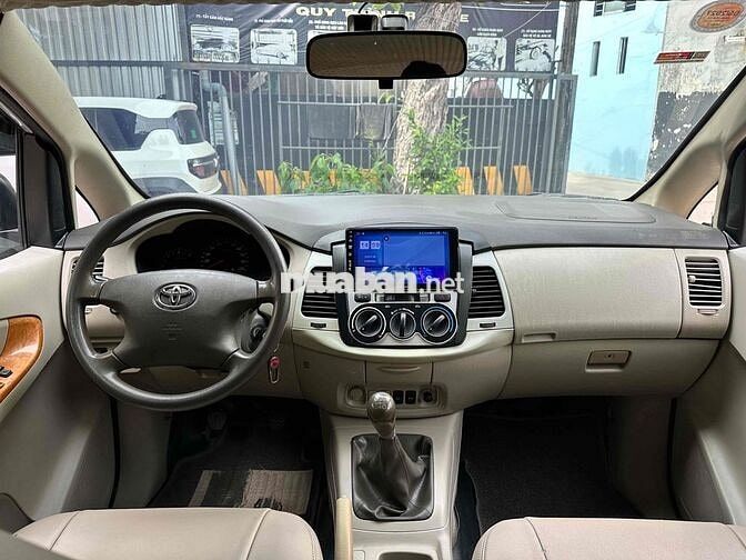 Toyota Innova 2.0G 2009 Số sàn Bạc