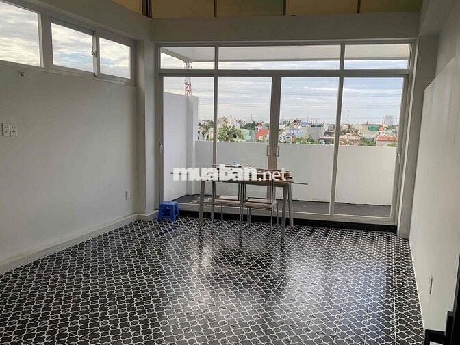 Cho thuê nguyên căn 4 lầu MT đường Phạm Văn Đồng vỉa hè 6m làm VP cty