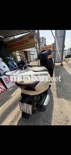 Honda Vision Vàng kem