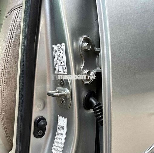 Toyota Innova 2.0G 2009 Số sàn Bạc