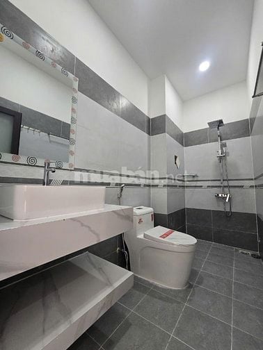 nhỉnh 6 tỷ- Siêu Phẩm ĐÚc 3 Lầu MỚI ngay LÝ Thường Kiệt- Tân Bình