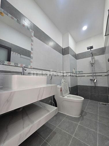 nhỉnh 6 tỷ- Siêu Phẩm ĐÚc 3 Lầu MỚI ngay LÝ Thường Kiệt- Tân Bình