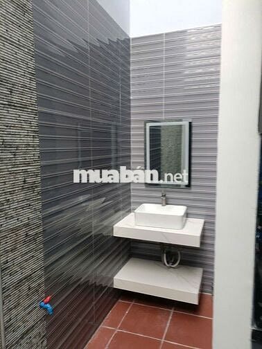 Nhà mới xây hoàn thiện, kèm nội thất,