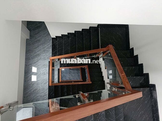 Nhà mới xây hoàn thiện, kèm nội thất,