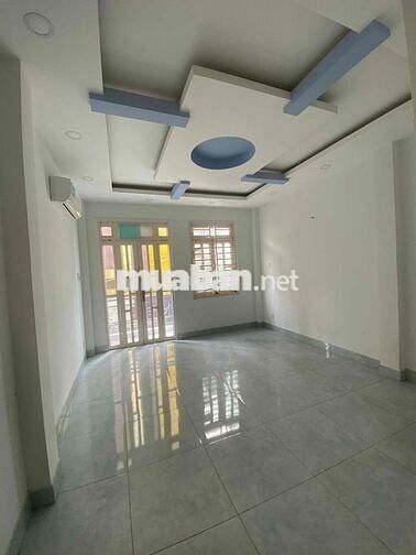 Nhà giá rẻ khu tên lửa 5.6x15m 3.5 tấm giá 20 triệu có 6 máy lạnh