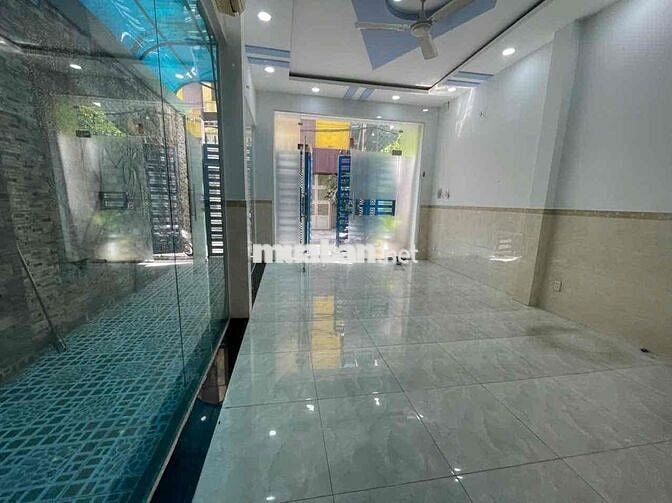 Nhà giá rẻ khu tên lửa 5.6x15m 3.5 tấm giá 20 triệu có 6 máy lạnh