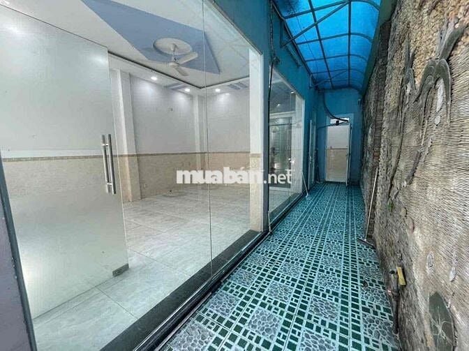 Nhà giá rẻ khu tên lửa 5.6x15m 3.5 tấm giá 20 triệu có 6 máy lạnh