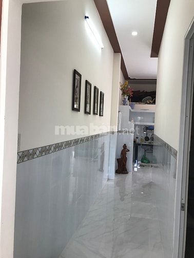 Nhà ngay trường học Cấp 2 Mỹ Thới thuận tiện mua bán cho học sinh.