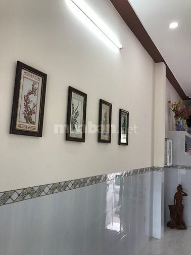 Nhà ngay trường học Cấp 2 Mỹ Thới thuận tiện mua bán cho học sinh.