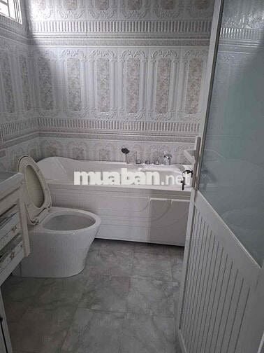 Cho thuê nhà MT Trương Thị Hoa, 8x30m, 2 lầu, TTH, Q12. Sát Metro