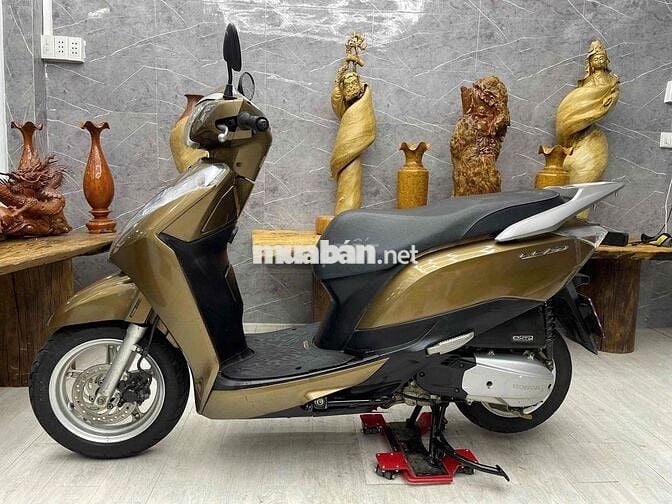 Honda Lead 125Fi biển SG dàn áo liền lạc, máy êm