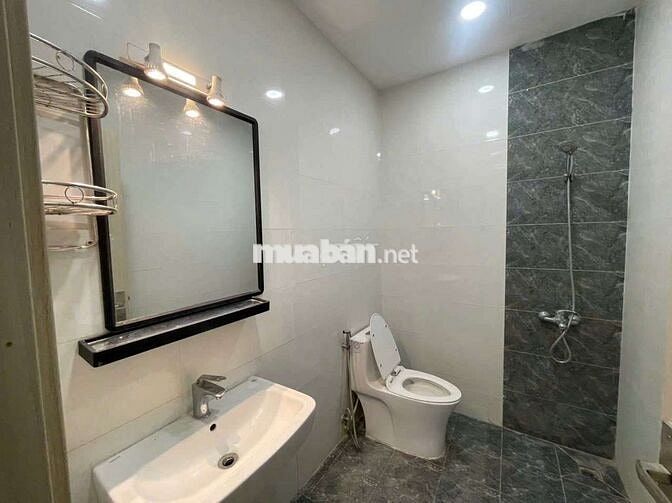 chdv tách bếp rộng 35m2,có gác đối diện công viên tây thạnh 