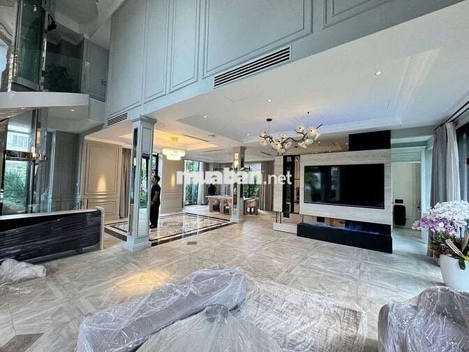 Cho thuê VILLA *** Phú Mỹ Hưng 3 mặt mặt tiền  Nam Thông Q7