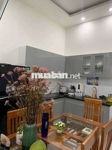 Nhà 1 trệt 2 lầu full nội thất đường số 6 BHH B bình tân