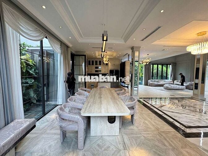 Cho thuê VILLA *** Phú Mỹ Hưng 3 mặt mặt tiền  Nam Thông Q7
