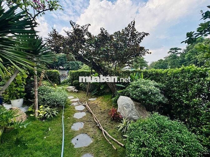 Cho thuê VILLA *** Phú Mỹ Hưng 3 mặt mặt tiền  Nam Thông Q7