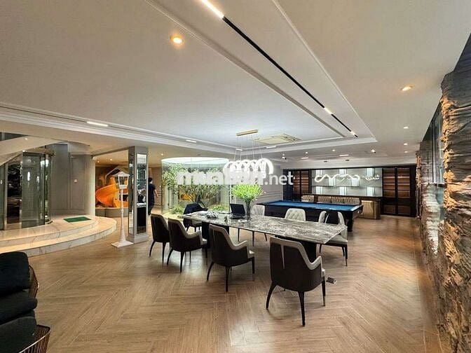 Cho thuê VILLA *** Phú Mỹ Hưng 3 mặt mặt tiền  Nam Thông Q7