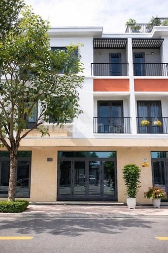 Nhà phố 3 tầng Thuận An sổ sẵn, đường thông 13m giá đầu tư 2.99 tỷ