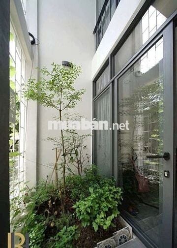 nhà mới 100% có nội thất cơ bản, Q. Pn