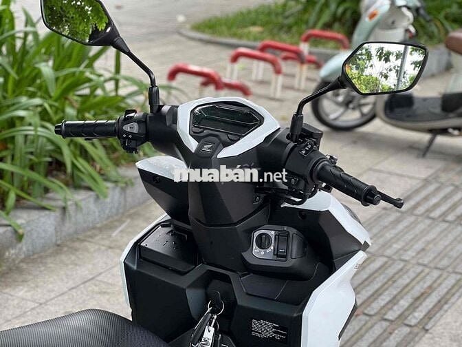 Vario 125 smarkey đời 2026 trắng odo 800km