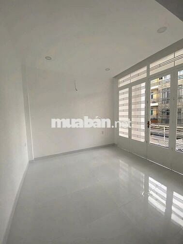 CHO THUÊ NGUYÊN CĂN KHU SÂN BAY. DT: 6X20M. TRỆT 2 LẦU SÂN THƯỢNG