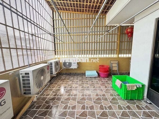 NHỈNH 5 TỶ NHÀ 4 TẦNG KIÊN CỐ NGAY AEON TÂN PHÚ 1TRỆT 2LẦU+SÂN THƯỢNG 