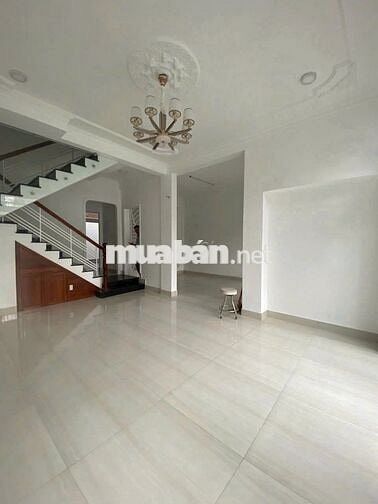 CHO THUÊ NGUYÊN CĂN KHU SÂN BAY. DT: 6X20M. TRỆT 2 LẦU SÂN THƯỢNG