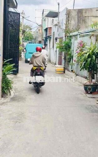 3 TỶ BÁN NHÀ ĐẶNG THÚC VỊNH 68m2 - HẺM Ô TÔ - CẤP 4 - 3PN - SHR .