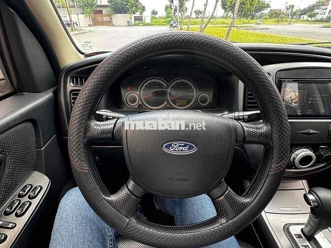 Ford Escape XLS AT 2013 Xăng 2.3L màu ghi vàng