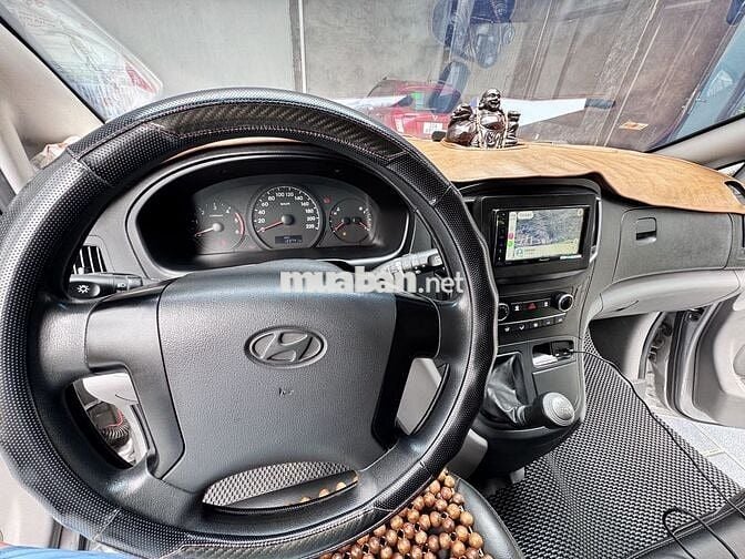 Hyundai Starex 2016 6 chỗ Bạc
