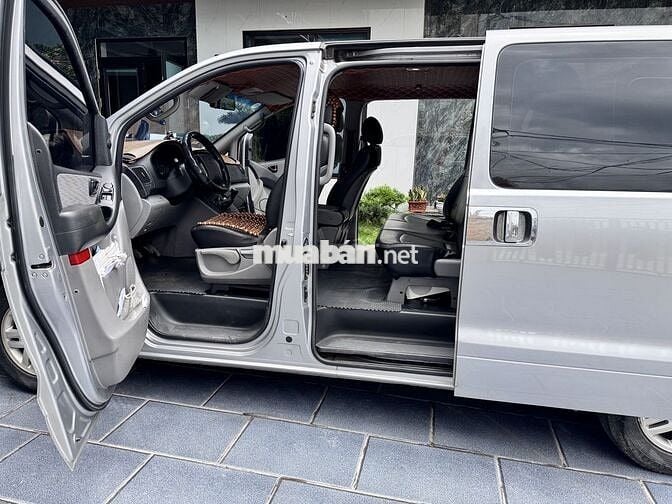 Hyundai Starex 2016 6 chỗ Bạc