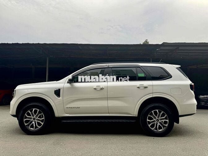 Ford Everest STĐ 1 cầu 2024 Trắng 24k km