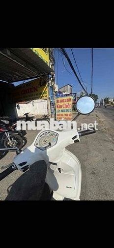 Piaggio Vespa Trắng