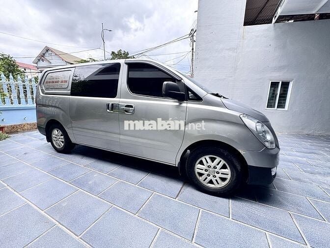 Hyundai Starex 2016 6 chỗ Bạc