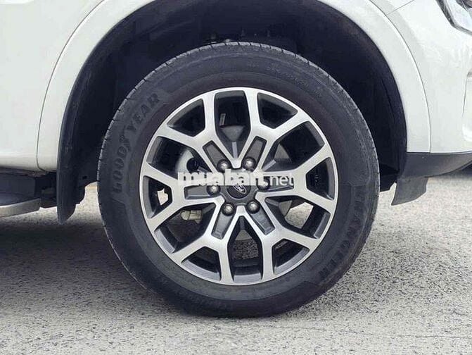 Ford Everest Titanium 4x4 2025 xuất hoá đơn