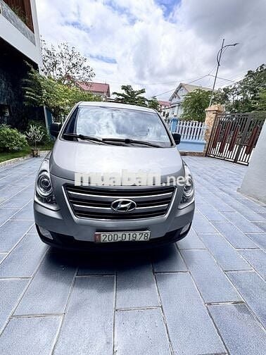 Hyundai Starex 2016 6 chỗ Bạc