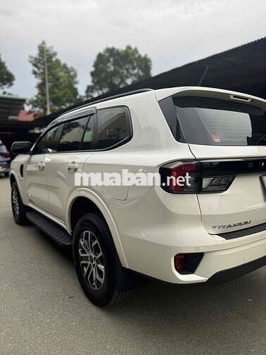 Ford Everest STĐ 1 cầu 2024 Trắng 24k km