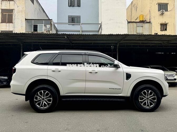 Ford Everest STĐ 1 cầu 2024 Trắng 24k km