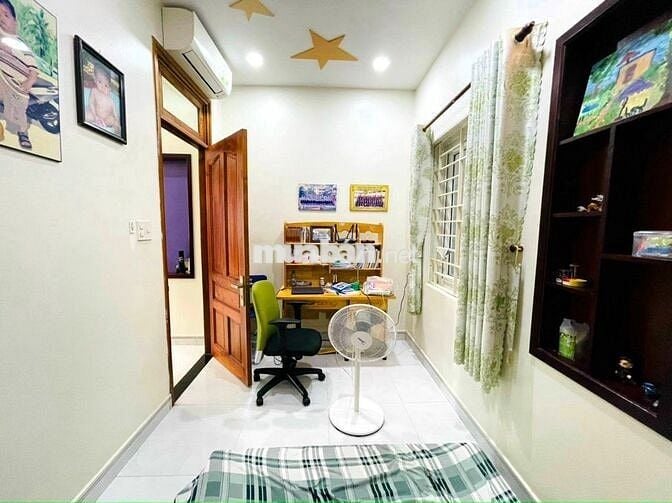 Nhà nguyên căn 3 tầng full nội thất gần Bệnh viện Thủ Đức, Linh Trung